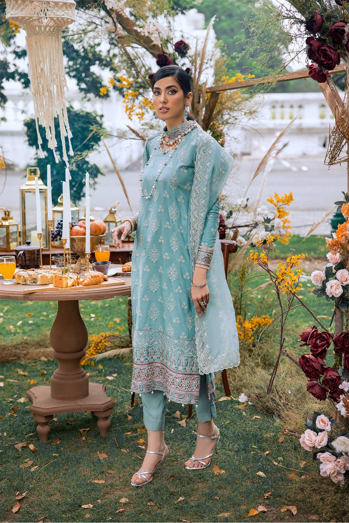 3789-LAPINS EMBROIDERED LINEN UNSTITCHED