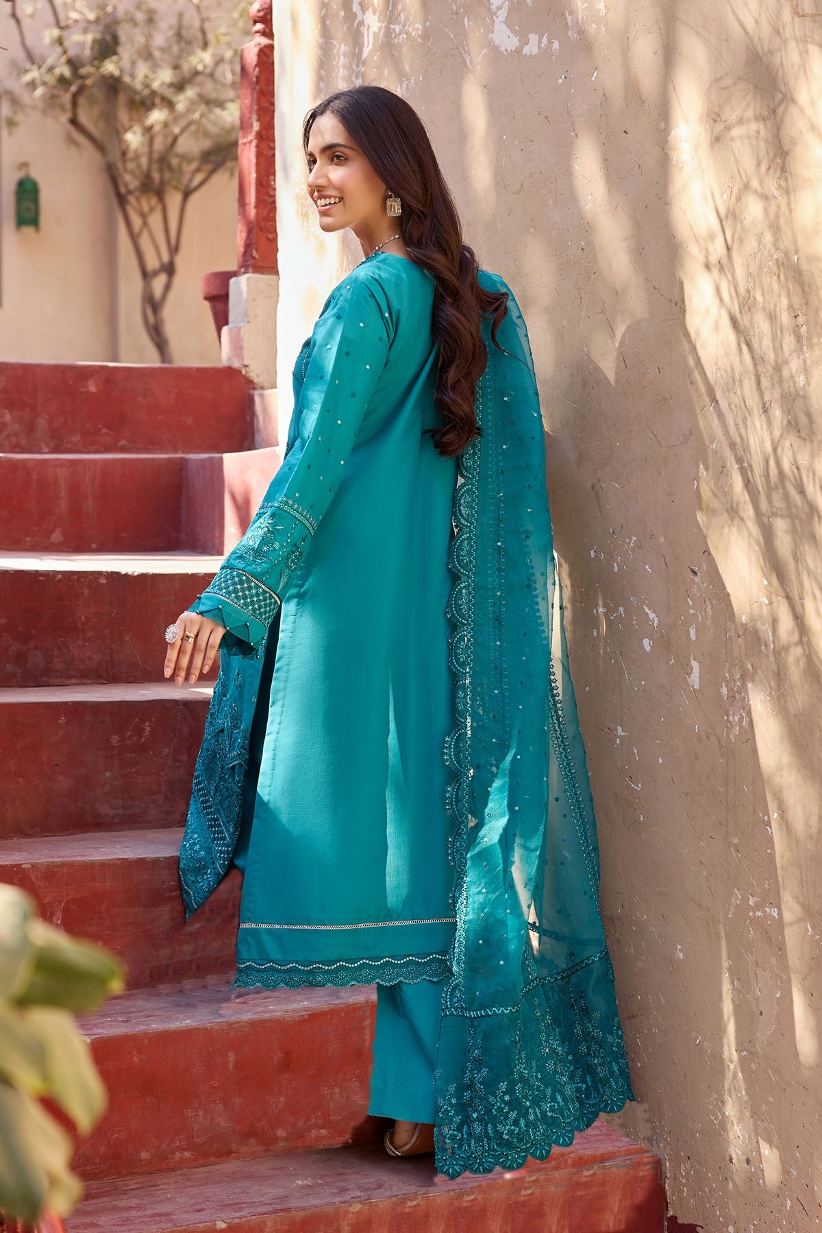 4049-AVERY EMBROIDERED LAWN STITCHED