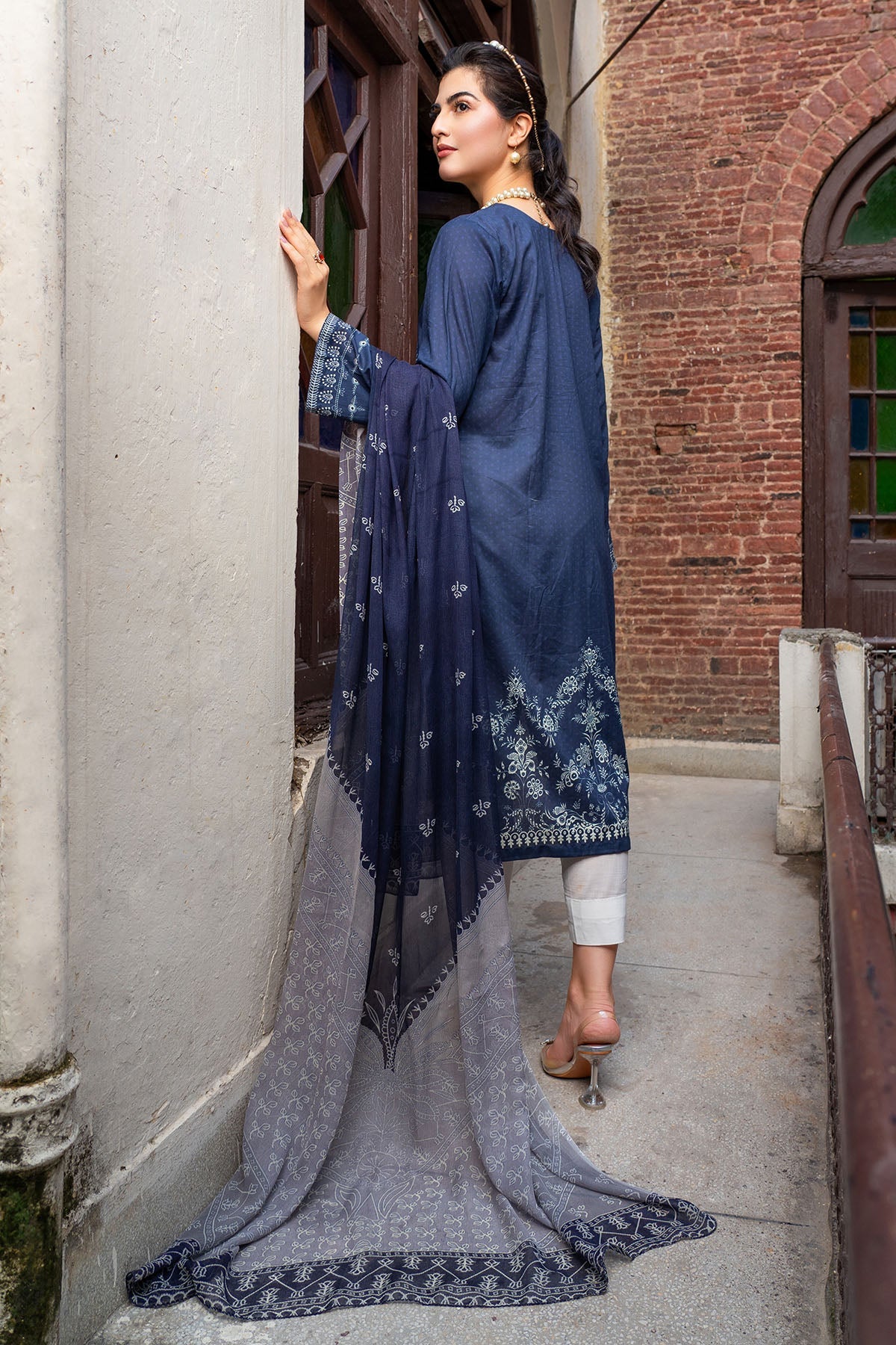 0205-PRINT-A DIGITAL PRINTED LAWN STITCHED