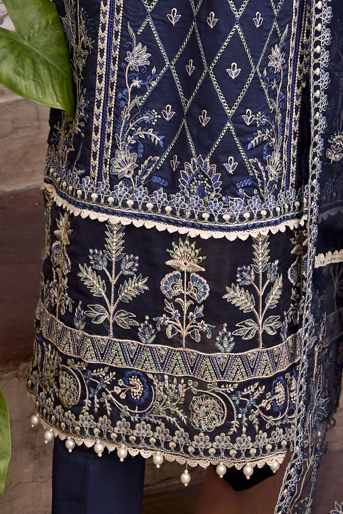4054-LIVIA EMBROIDERED LAWN STITCHED