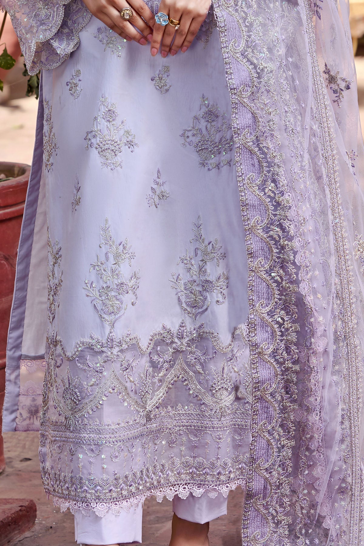 4051-AAILA EMBROIDERED LAWN STITCHED
